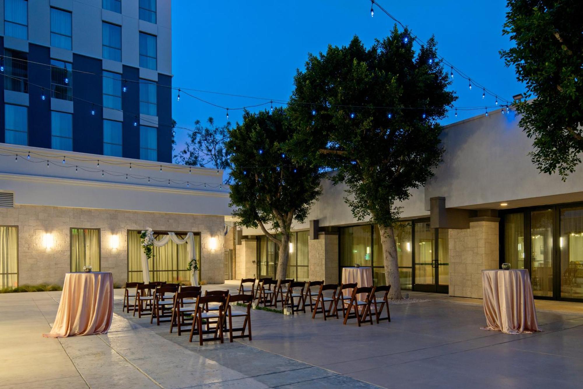 Holiday Inn Long Beach - Airport By Ihg Exterior foto